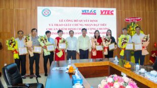 LỄ TRAO GIẤY CHỨNG NHẬN KIỂM ĐỊNH CHƯƠNG TRÌNH ĐÀO TẠO TẠI TRƯỜNG CAO ĐẲNG CÔNG THƯƠNG TP.HCM: BƯỚC TIẾN QUAN TRỌNG TRONG VIỆC ĐẢM BẢO CHẤT LƯỢNG GIÁO DỤC