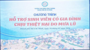 TRƯỜNG CAO ĐẲNG CÔNG THƯƠNG TP.HCM HỖ TRỢ SINH VIÊN CÓ GIA ĐÌNH BỊ THIỆT HẠI DO MƯA LŨ