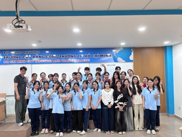 SINH HOẠT CÂU LẠC BỘ TIẾNG HÀN VỚI CHỦ ĐỀ “ĐỊA ĐIỂM DU LỊCH HÀN QUỐC”